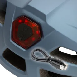 CP04 šalmas elektriniam paspirtukui su LED šviesa